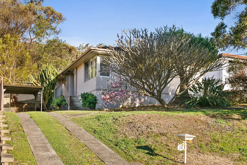 Dapto 5Phòng ngủ Stylishly Updated with Space for the Whole Family