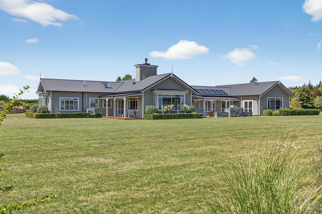 West Eyreton Country charm meets self sufficient comfort