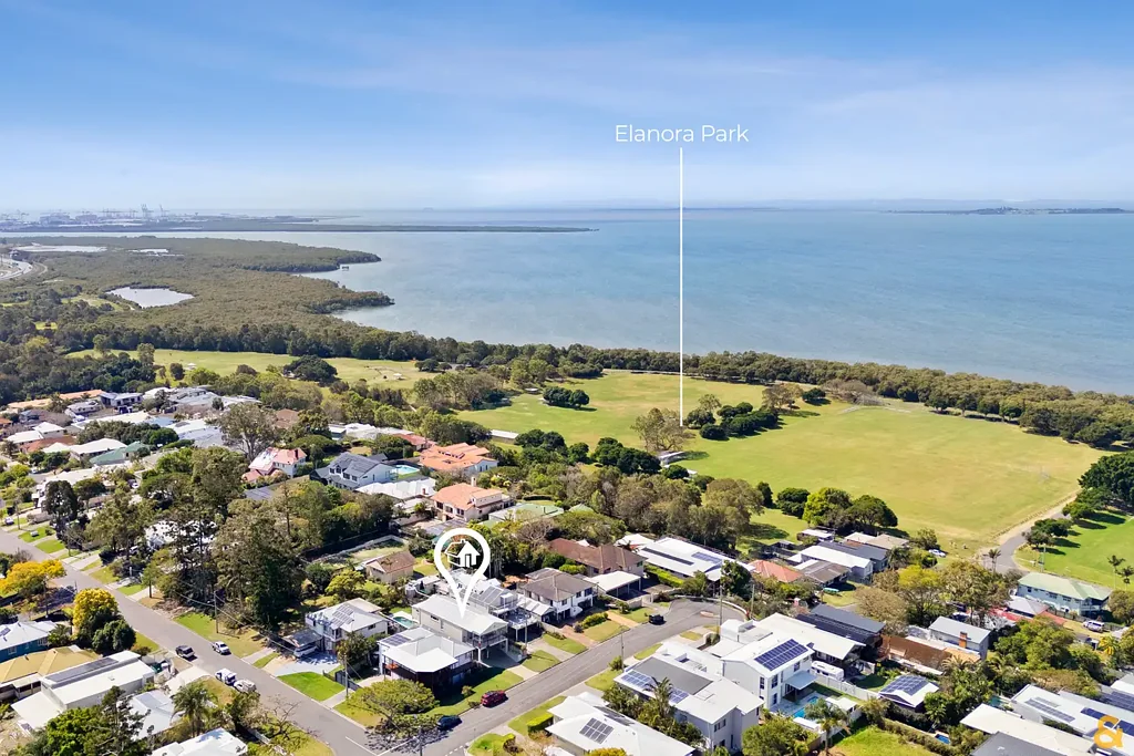 Wynnum 4房 尊贵街道位置 4卧3浴2车位 壮丽海湾景观 现代厨房石台面 主卧带套间浴室 宽敞户外娱乐区 游泳池 低维护花园 著名学府近邻 步行至Wynnum CBD Mesmerising Bay Views | Prestige Position | Prime Bayside Living