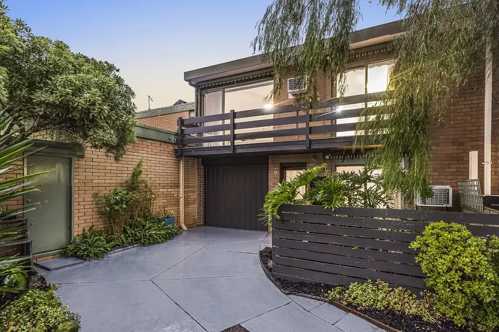 Cheltenham 4 Slaapkamer A Rare Find Offering Four Bedroom Living with Reserve Access
