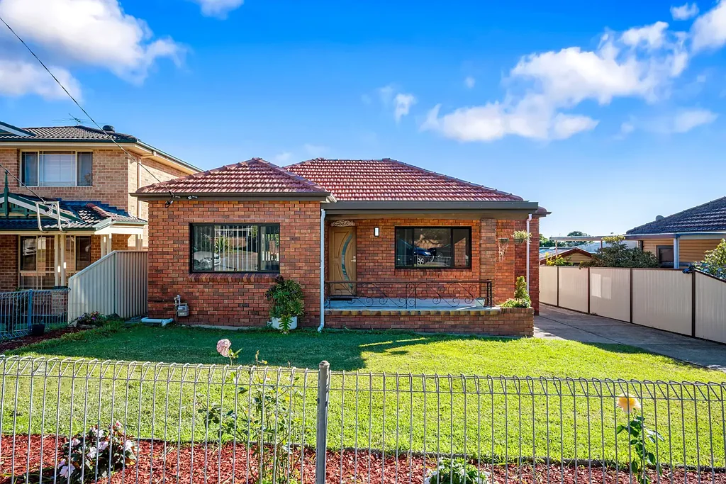 Auburn 5બેડરૂમ FULLY RENOVATED HOME WITH MODERN GRANNY FLAT - 512SQM BLOCK AND 14.6M FRONTAGE - OPEN TO VIEW SATURDAY 11-11.30AM