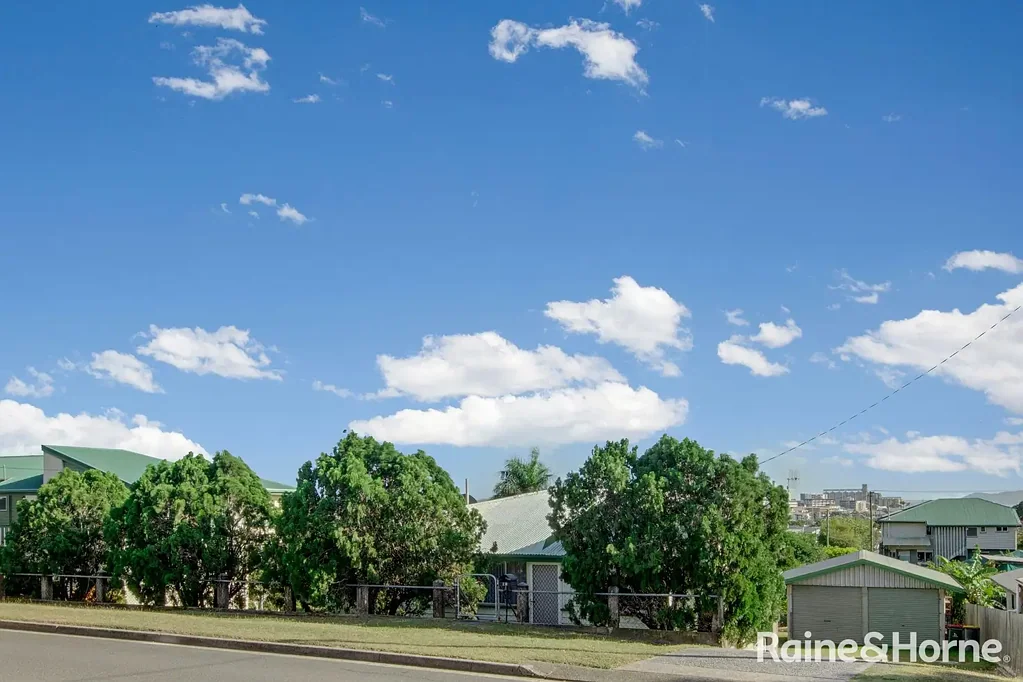 Spacious Queenslander with Shed in a Central Location!