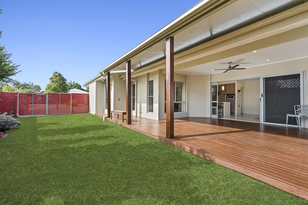 Beerwah 4房  Exceptional Family Living with a Separate Media Room, Outstanding Outdoor Living & Great Side Access