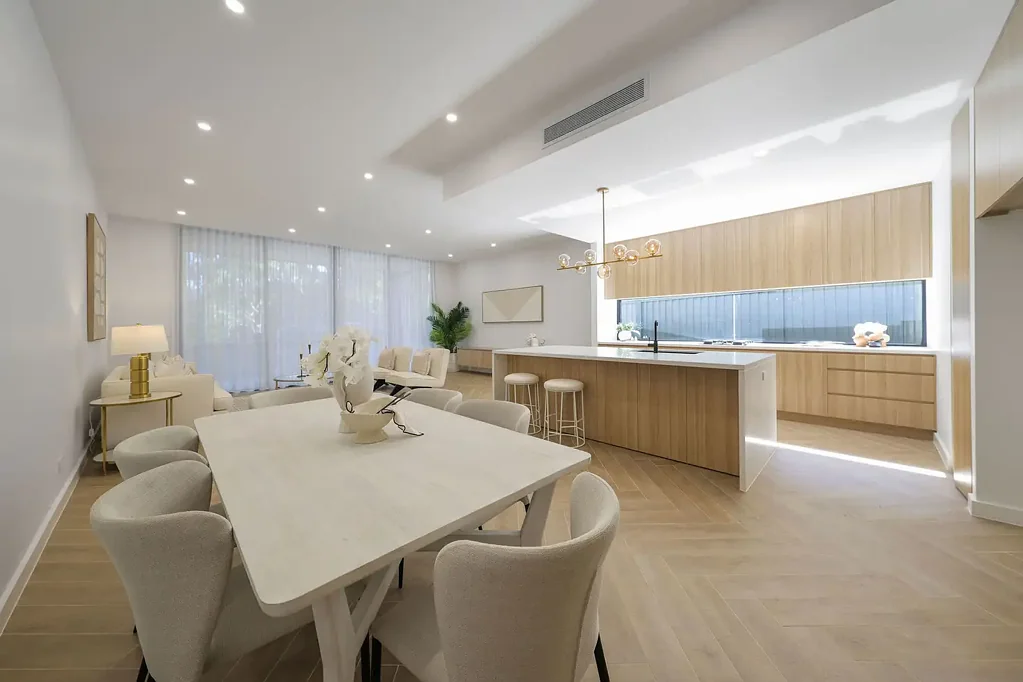 North Ryde 4Kwarto Stunning Brand New Duplex in a Highly Desirable North Ryde Street