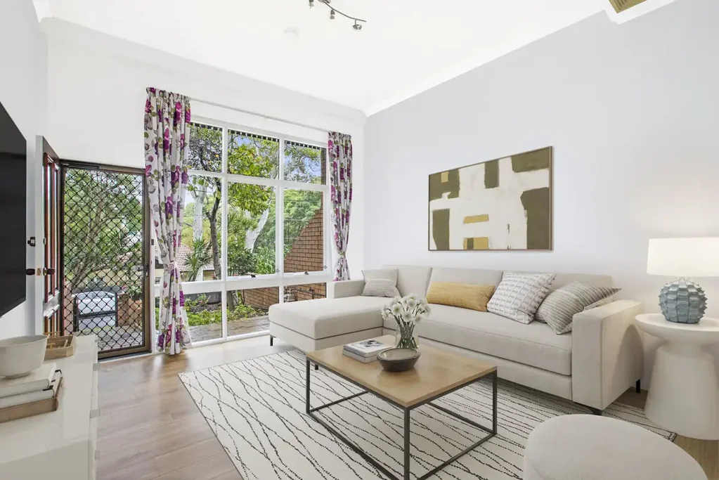 Beautifully renovated 3-Bedroom Townhouse