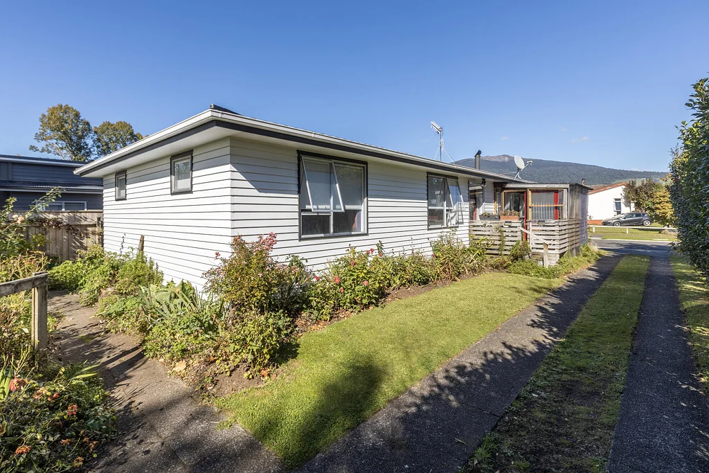 Turangi 3 Bedroom Location, Space & Serious Style!