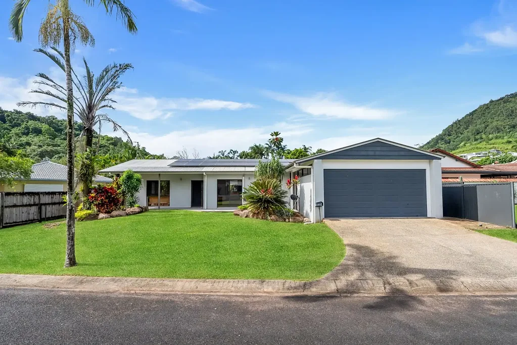 Bayview Heights 4房  THE COMPLETE PACKAGE - ENTERTAINERS PARADISE WITH RARE GRANNY FLAT