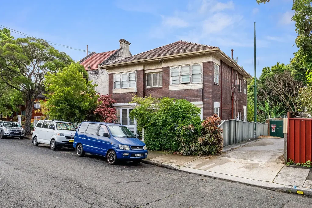 Dulwich Hill 4 Bedroom Art Deco Block of 4 Units in the heart of Dulwich Hill Village!