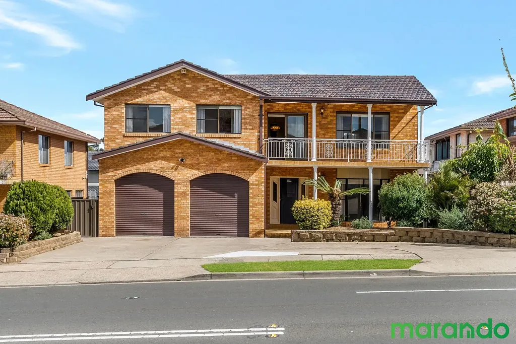 HUGE FAMILY HOME!