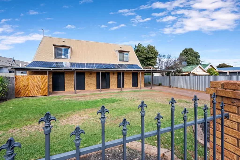 South Boulder 4房  Spacious 4 Bedroom, 2 Bathroom Family Home!