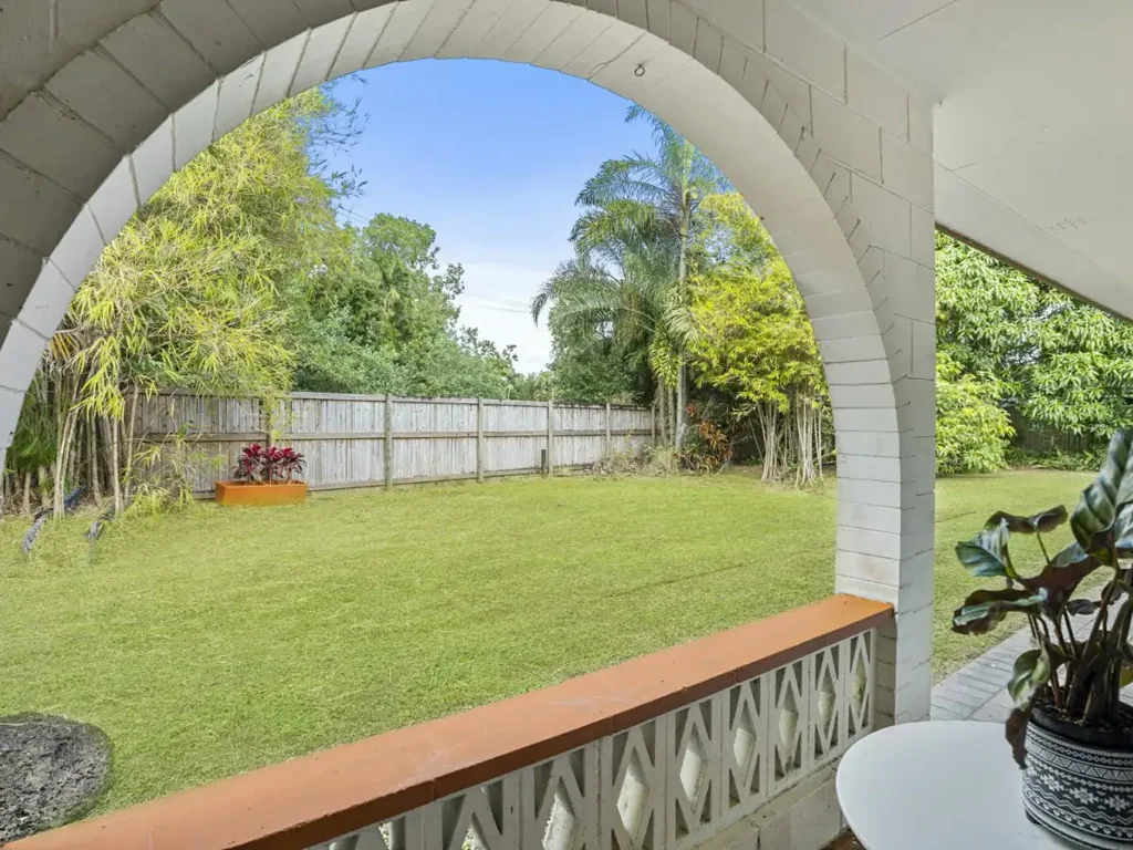 Holloways Beach 3બેડરૂમ Welcome to Your next Family Home in Holloways Beach!