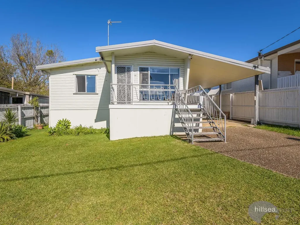94 Robert Street, Labrador, QLD 4215