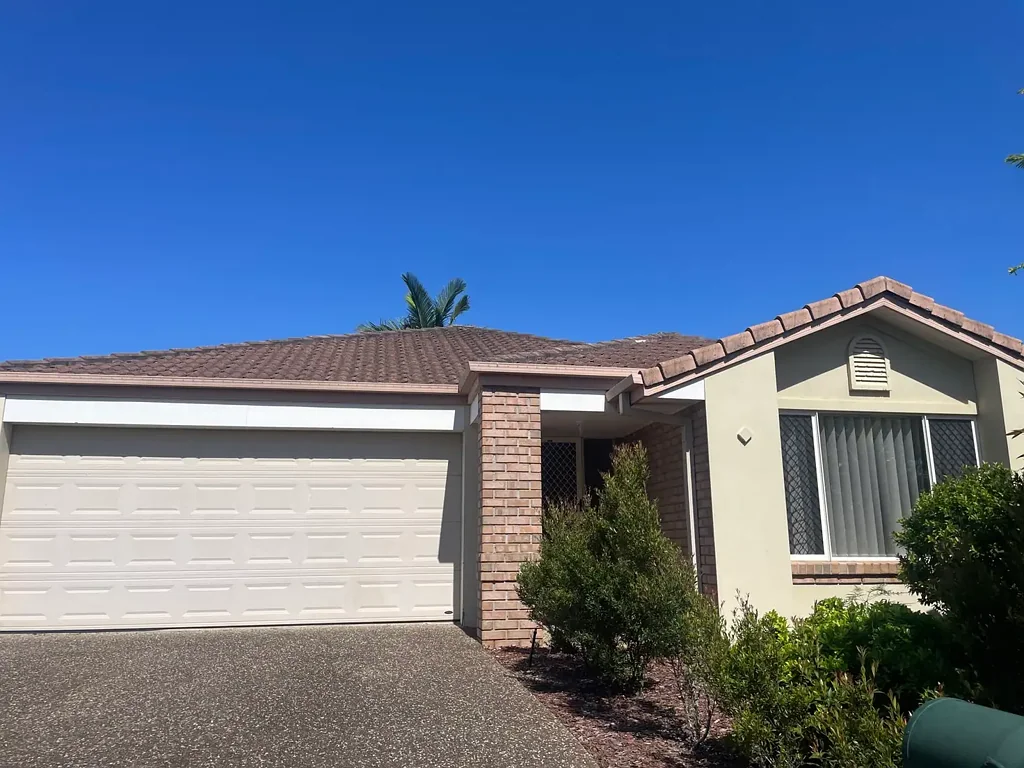 Family Home in Quiet Estate!