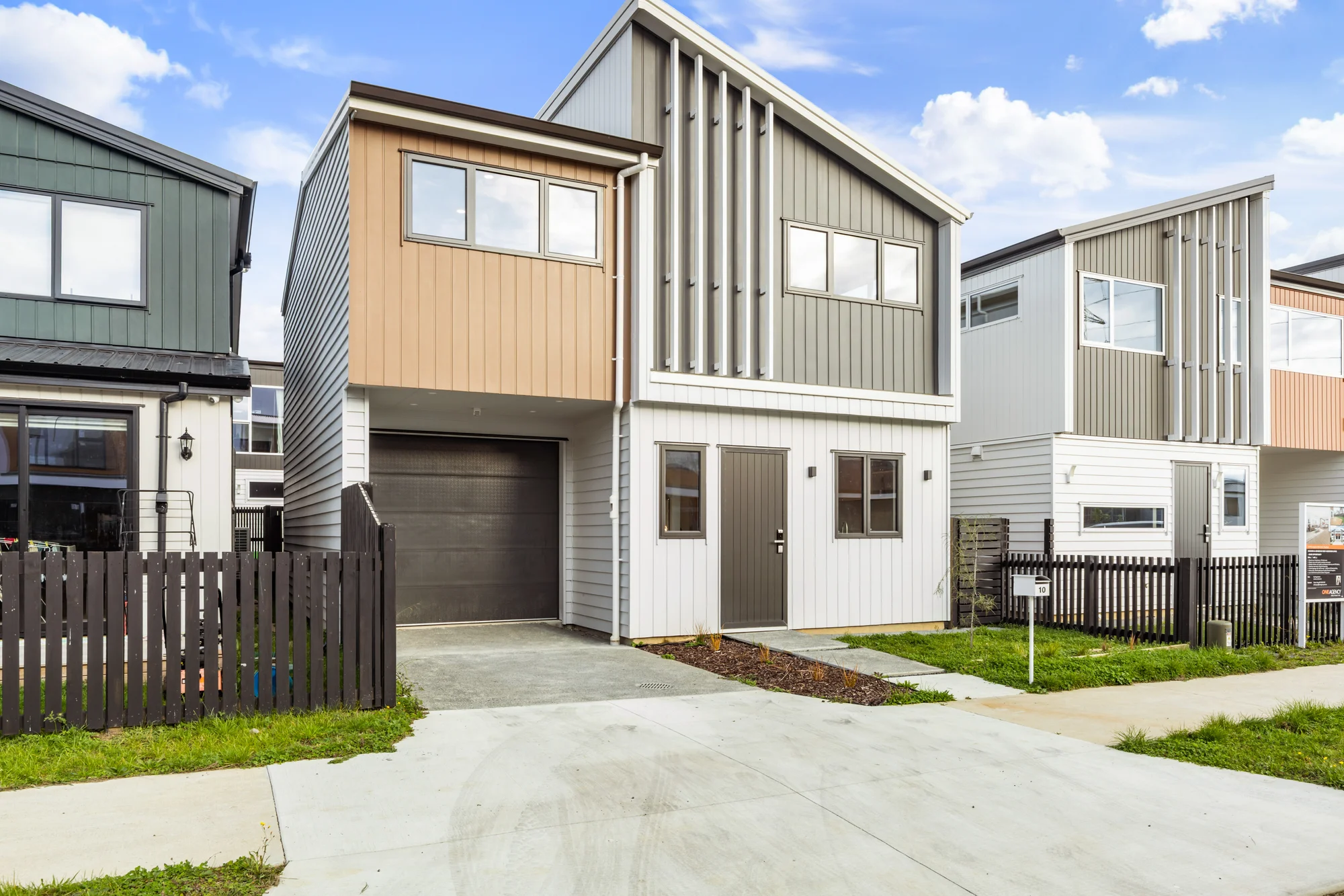 Rosehill 4chambre Brand New Standalone Freehold Home - Vendor Wants It Sold!