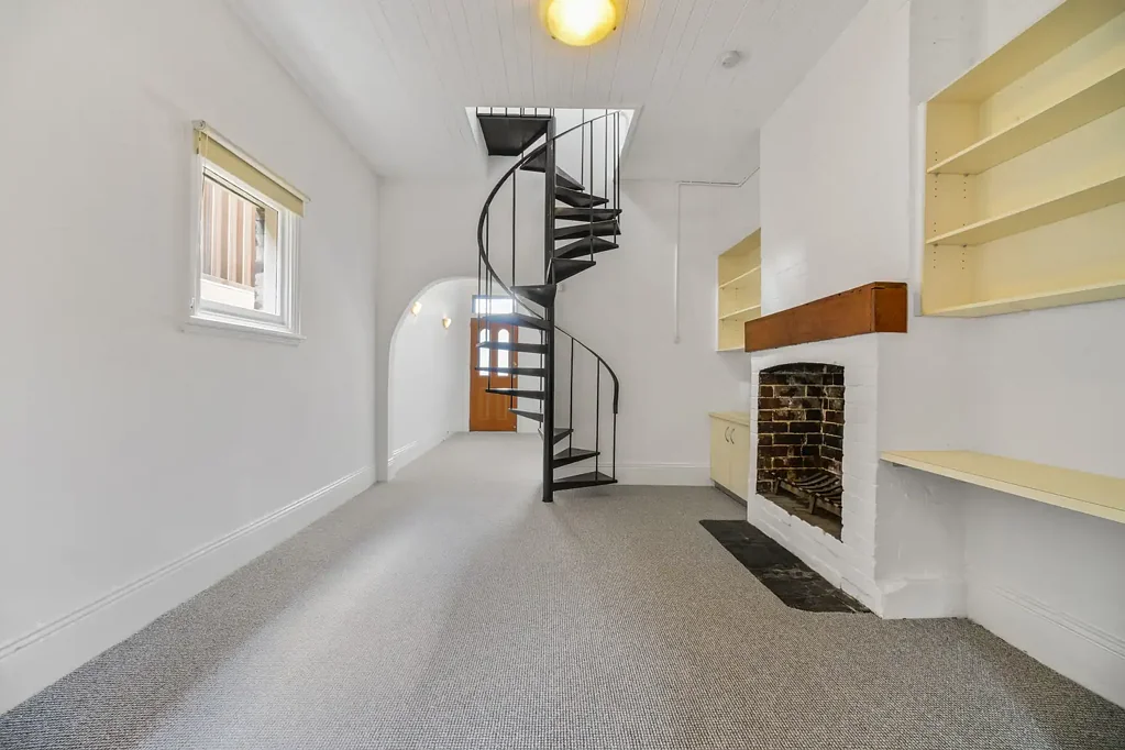 Spacious Rozelle home with sunroom & courtyard