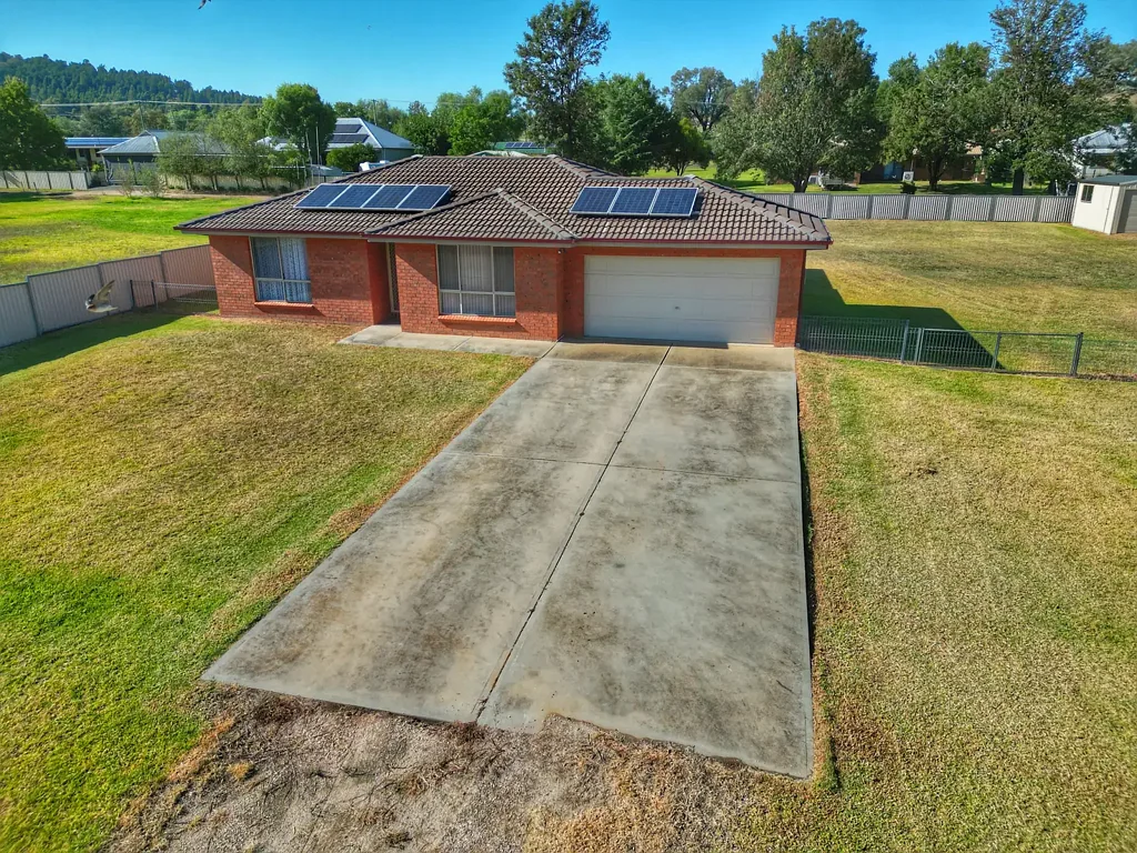 4 Radnor Street, Canowindra, NSW 2804