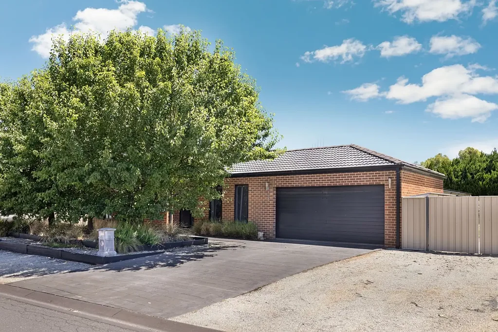 4 Hanover Place, Strathfieldsaye, VIC 3551