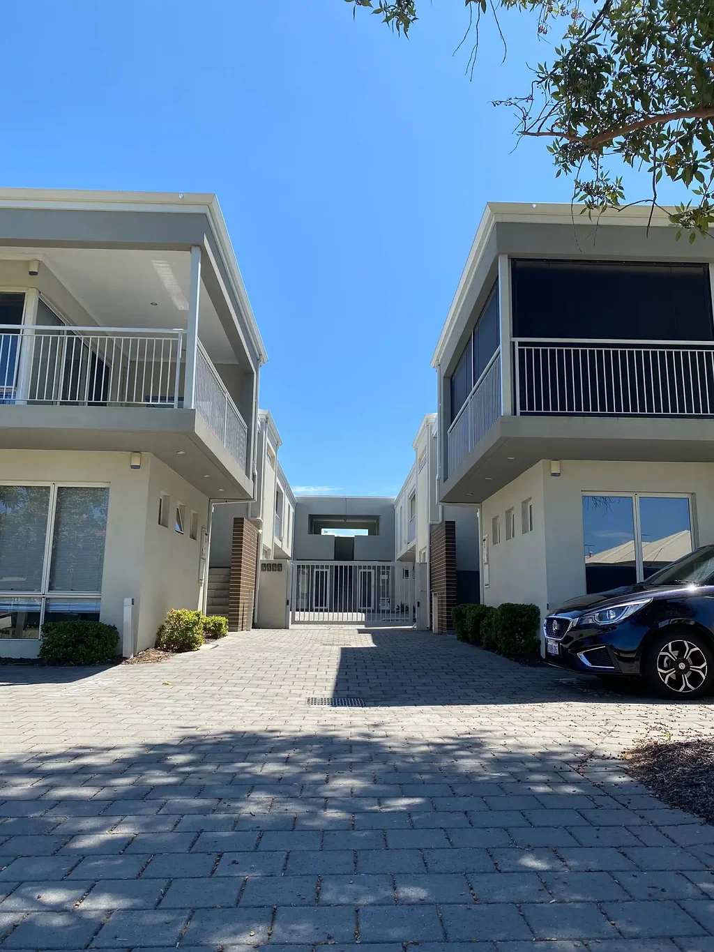Bright, Modern 2 Bedroom, 2 Bathroom Apartment in great location
