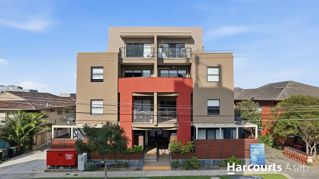 Dandenong 2房 Dandenong中心地带 开放式起居空间 设备齐全厨房 低维护成本 安全停车设施 便利生活配套 Elevated Apartment Living in the Heart of Dandenong