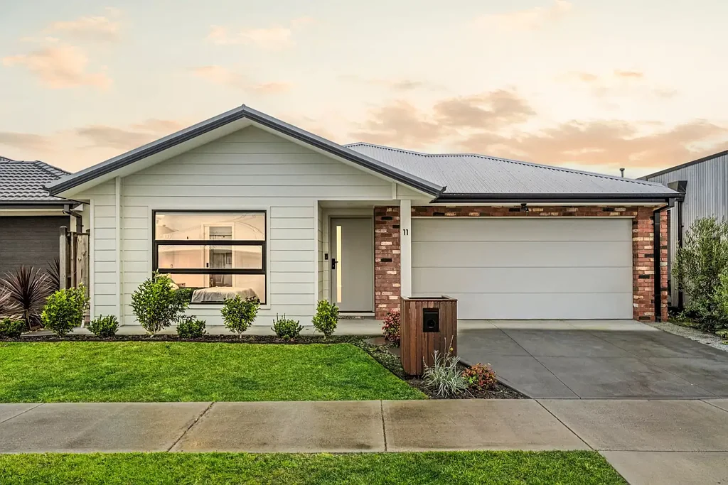 Mount Duneed 3 Bedroom Stylish Living, Premium Upgrades in a Prime Location!