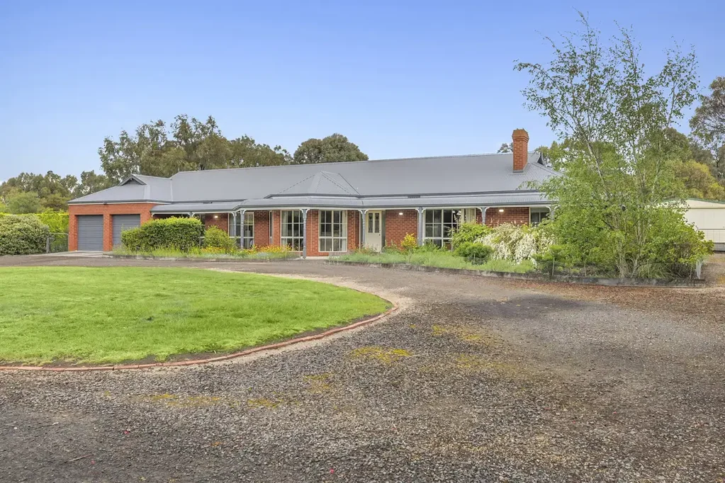 New Gisborne 4Habitaciones Country-Inspired Family Living on 2 Acres Close To Town