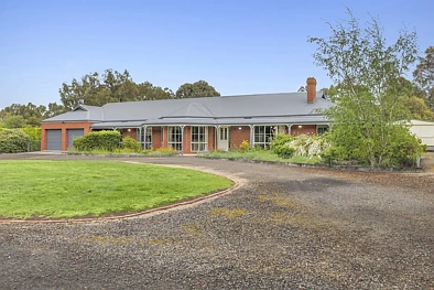 New Gisborne 4房  Country-Inspired Family Living on 2 Acres Close To Town