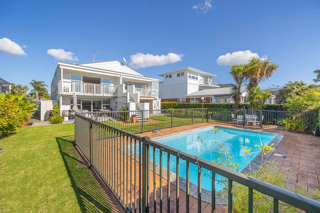 Kohimarama 2房  Beachside Living with Space, Style & Convenience
