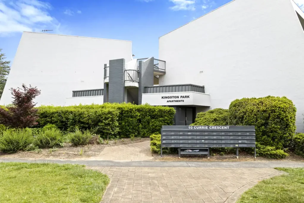 Beautifully Refreshed Top-Floor Apartment in Kingston