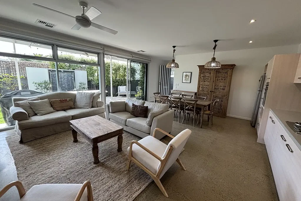 FULLY-FURNISHED, STUNNING,  MODERN ARCHITECTUAL 3 BR HOME AVAILABLE NOW!