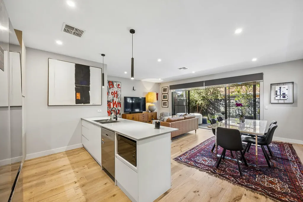 Glenelg East 3ਬੈੱਡਰੂਮ Contemporary Style Meets Secure, Effortless Living