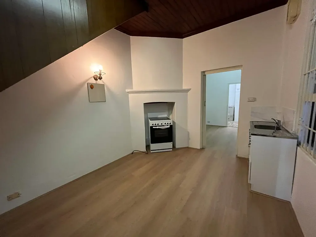 Stylish & Recently Renovated One-Bedroom Unit