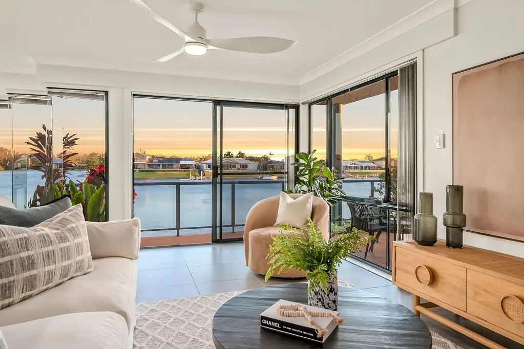 Port Macquarie 3 Slaapkamer Single-Level Living with Water Views