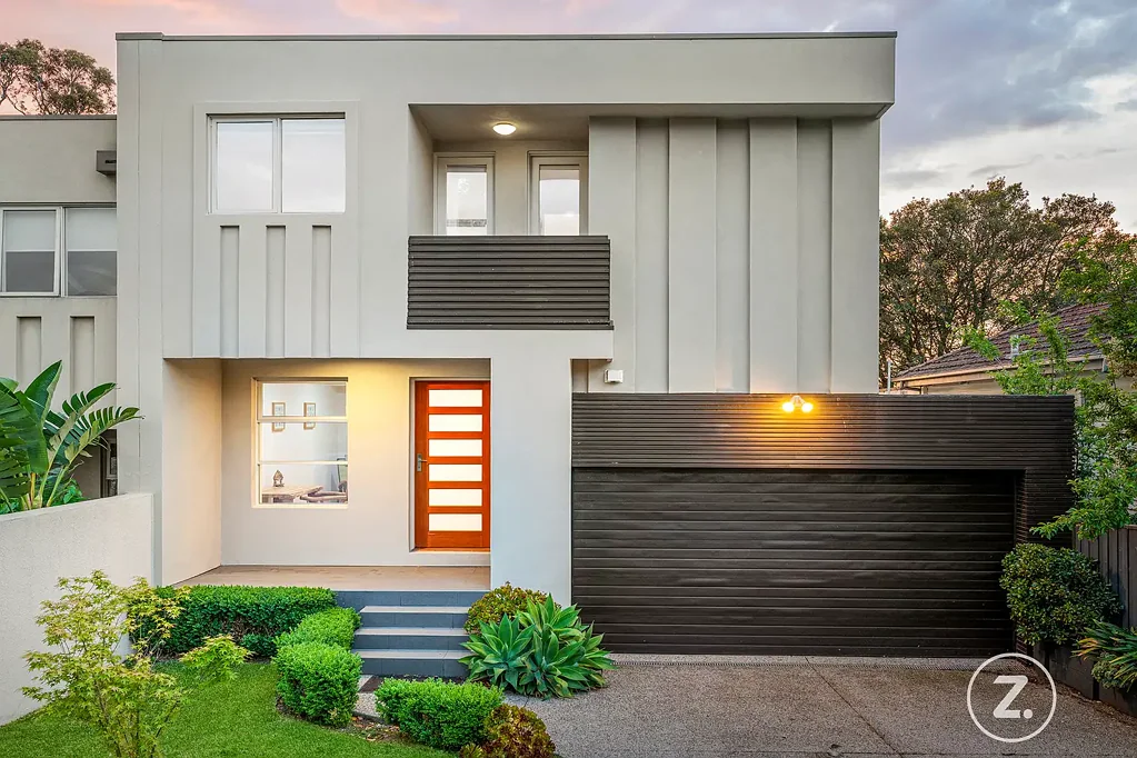 Glen Iris 5房 壮丽城市景观 三层五卧五卫 北向采光充沛 豪华多阳台 独立书房酒窖 双车库安静街巷 Stunning 50sq Home With Cityview