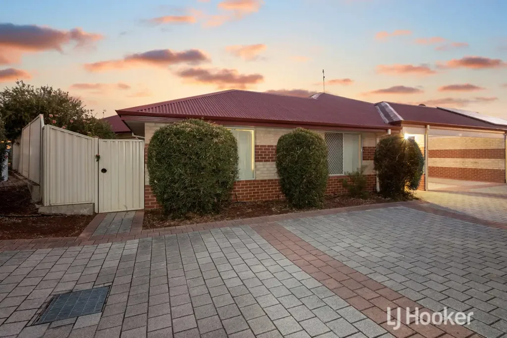 Easy to maintain unit in sought after area