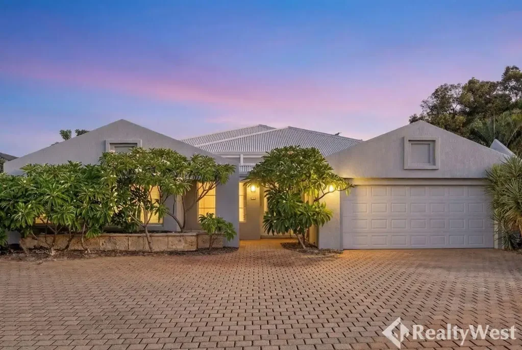 Waterford 5房  Spacious Single-Level Family Living Backing Onto Reserve
