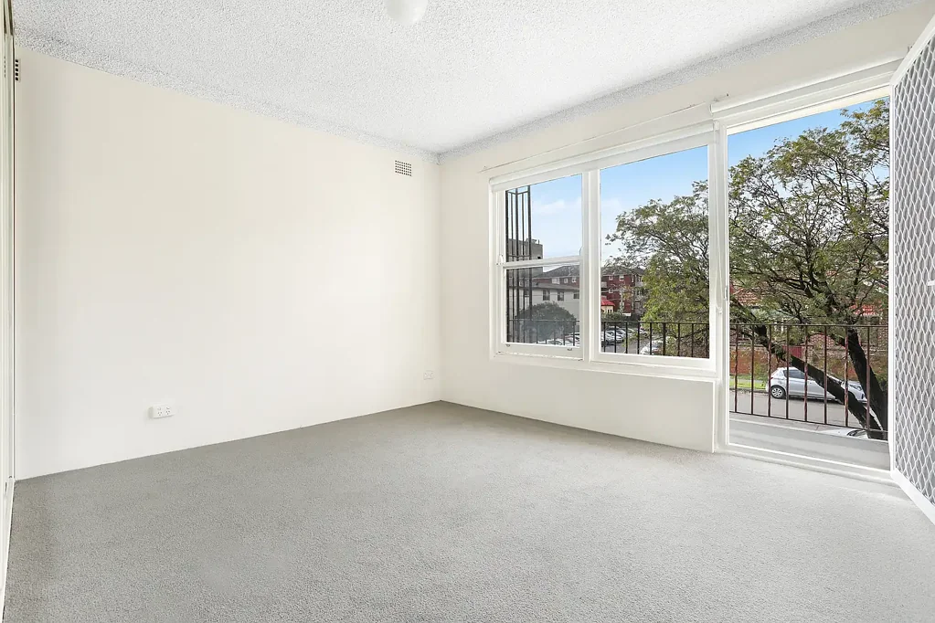 North-facing boutique apartment in village position
