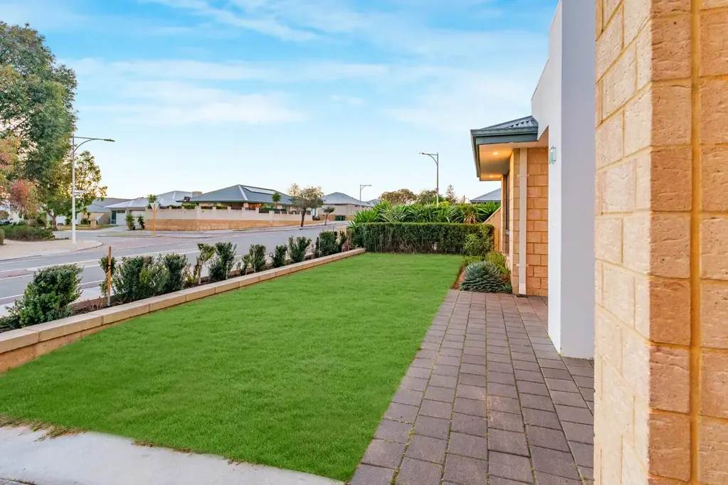 Alkimos 4 Bedroom STUNNING FROM EVERY ANGLE!