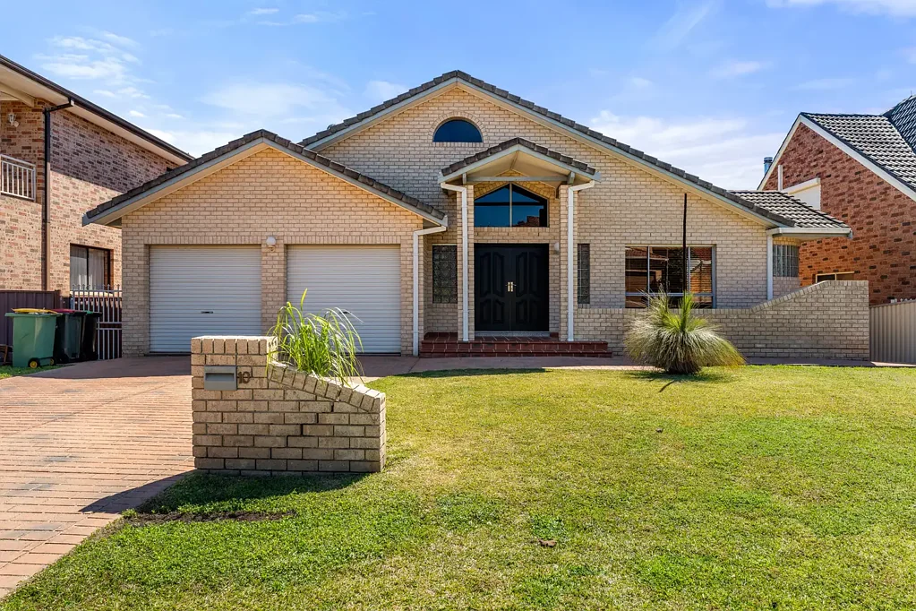 10 Dixon Street, Abbotsbury, NSW 2176