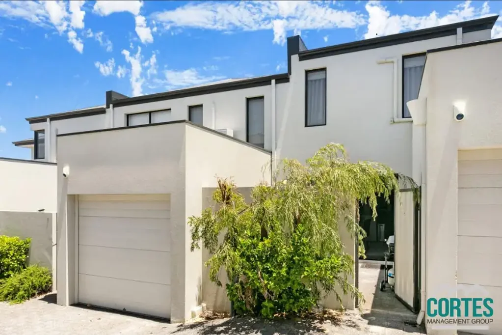 VIEWING SATURDAY 9:30AM!