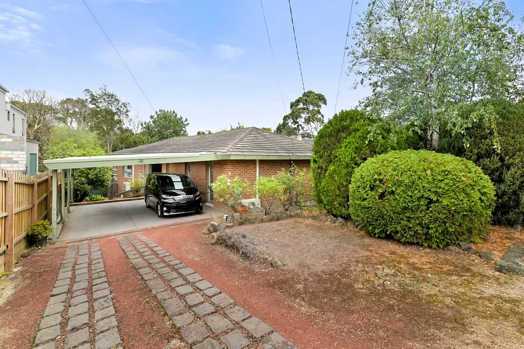 Doncaster East 3房 宽敞地块651m² 舒适三卧两卫 精良装修 起居餐饮一体 功能厨房 户外园艺空间 双车棚 学区房 社区便利 Build Your Dream Home within Double School Zones