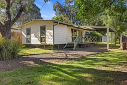 8 Hamilton Street, Inverloch