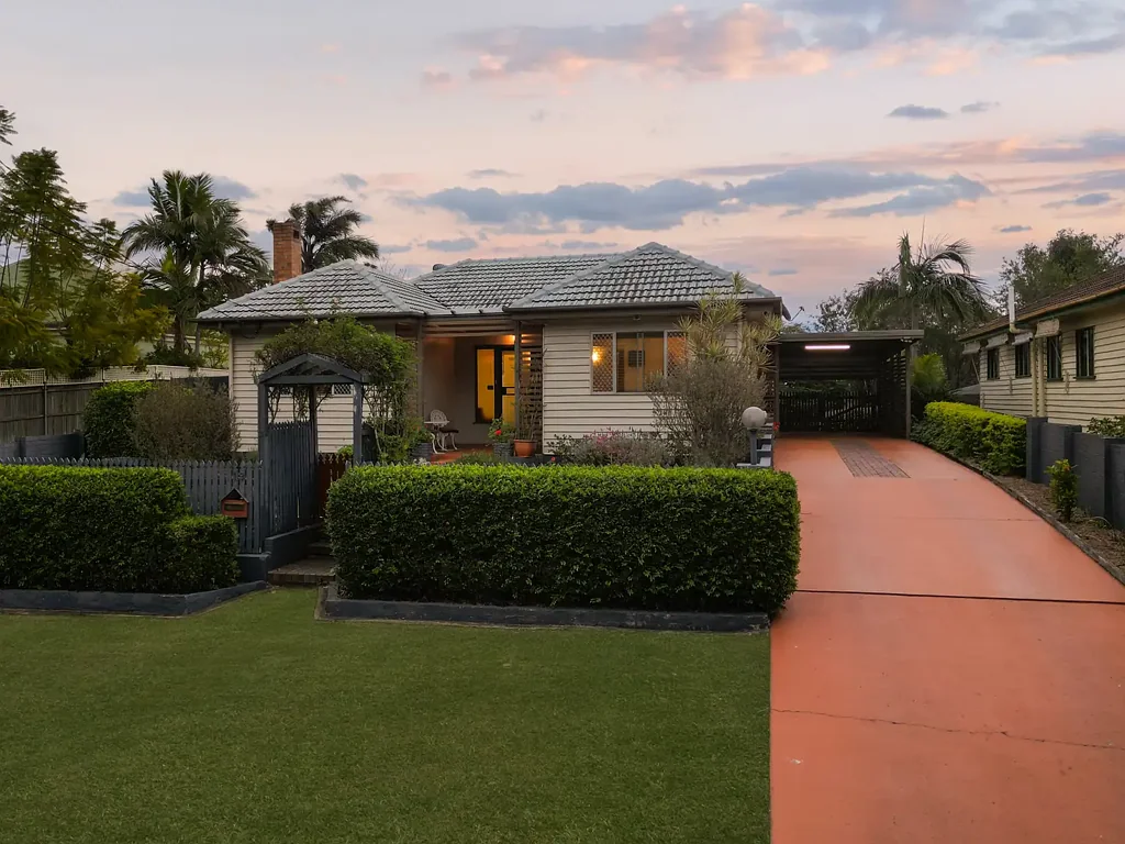 West Ipswich 3Zimmer Timeless Charm Meets Spacious Family Living