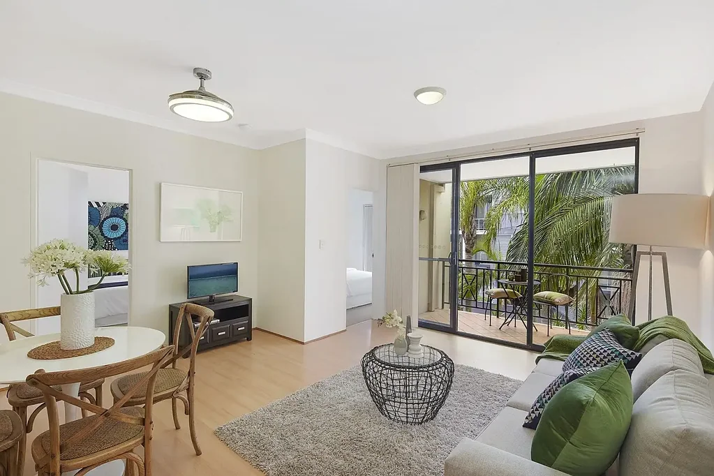 Stylish & spacious 2 bed apartment in prime location