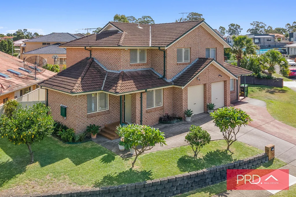 1/13 Yeronga Close, St Johns Park, NSW 2176