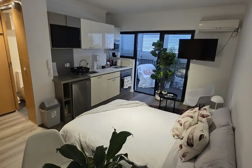 Elegant Studio in Prime Randwick Locale - Fully Furnished