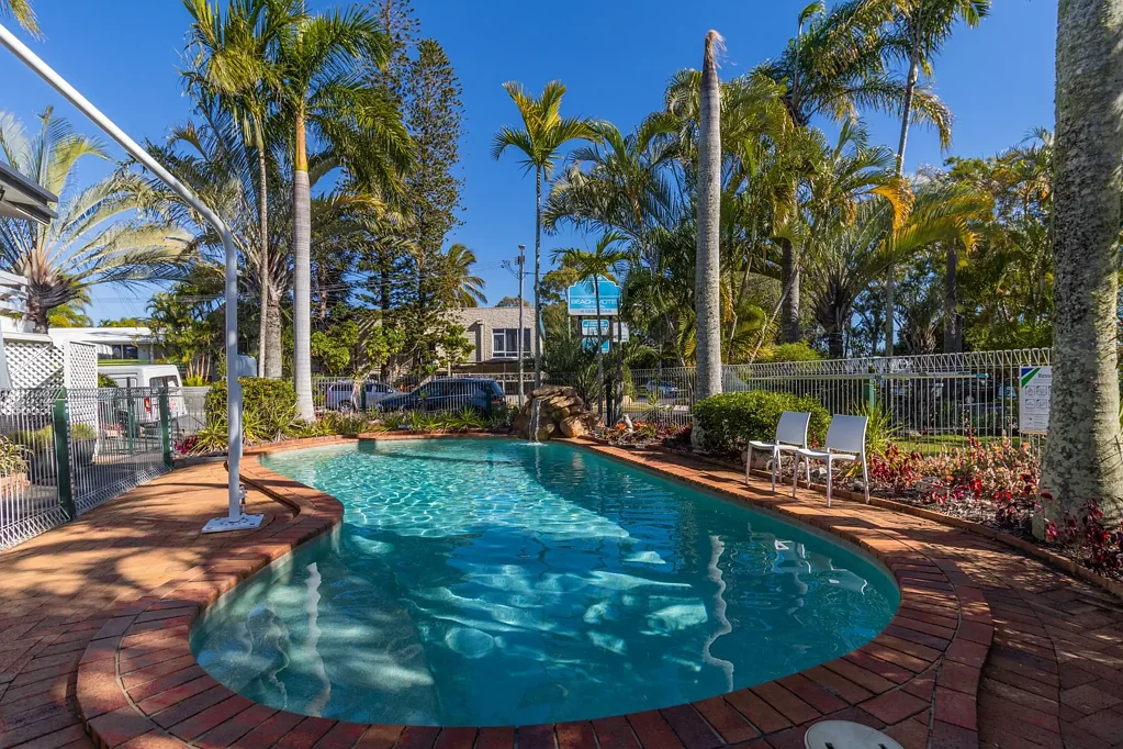 PARTLY FURNISHED TOP FLOOR ESPLANADE UNIT
