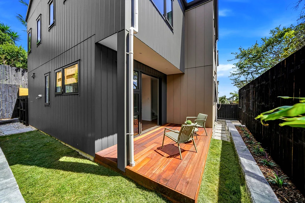 Rothesay Bay 4Moenga Brand New, Freestanding & Rangi Zone
