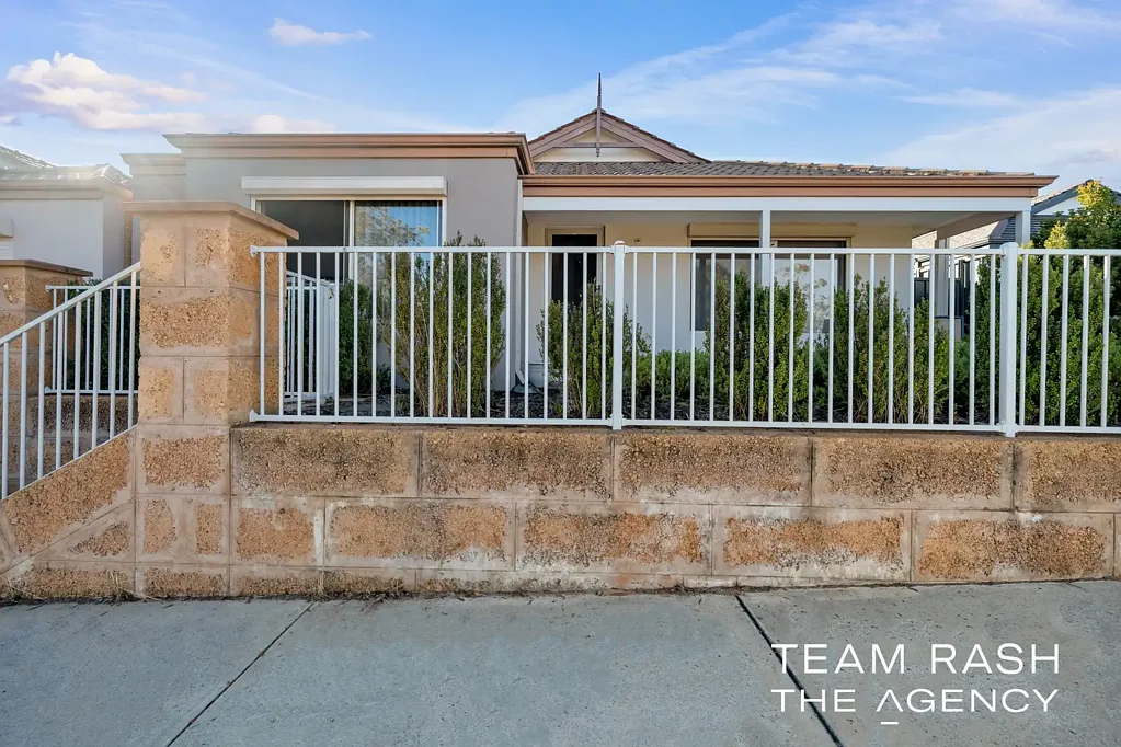33 Joseph Banks Boulevard, Banksia Grove, WA 6031