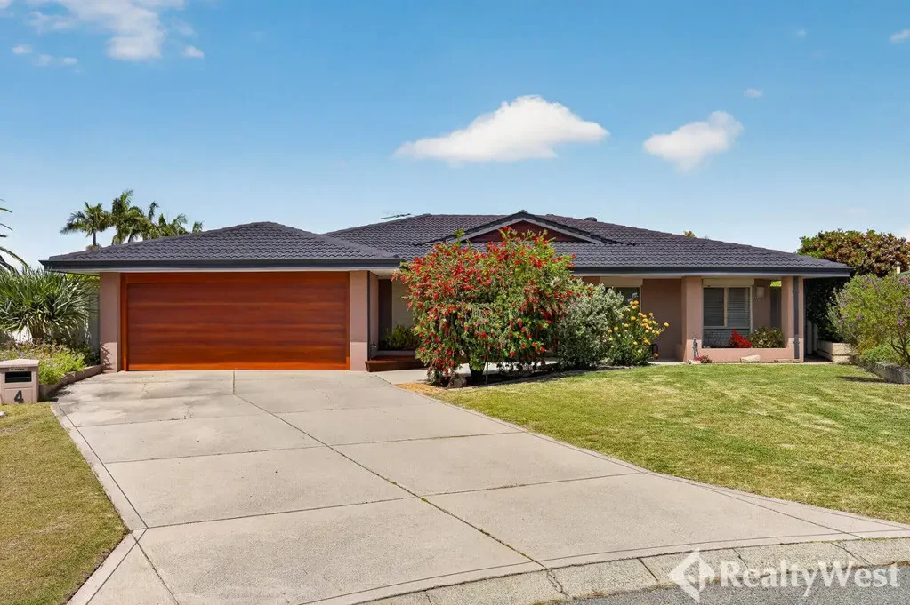 Ballajura 4બેડરૂમ ELEVATED FAMILY HOME ON 896SQM