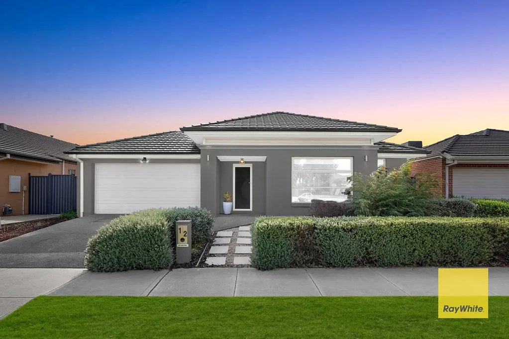 Weir Views 4 Bedroom Luxury Family Living with Premium Upgrades in the Heart of Weir Views